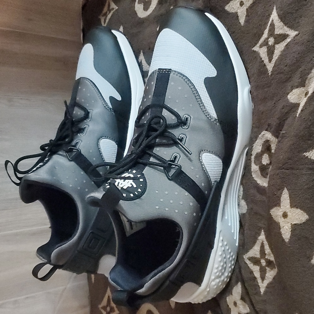 New Nike Air Huarache Utility Base Grey Black Cross Trainers